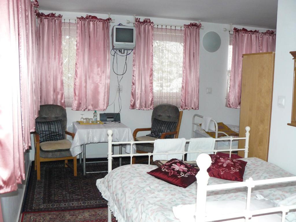 Piaseczno Willa Staropolska Exteriér fotografie